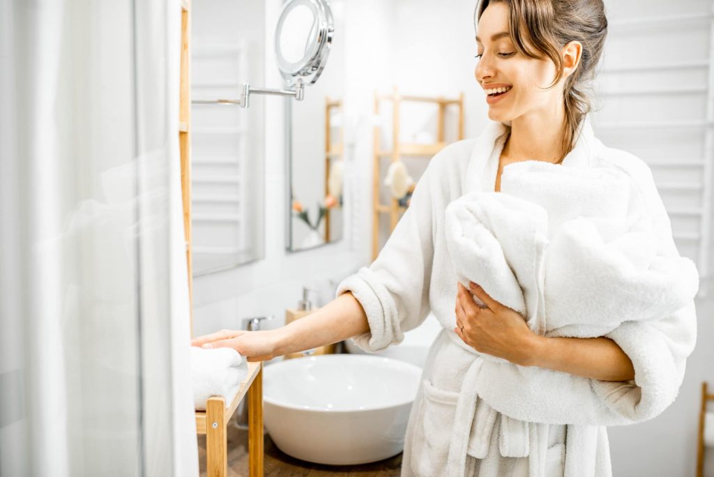 Vous ne pourrez bientôt plus vous passer de votre serviette en microfibre pour les cheveux.