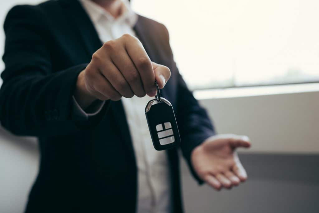 Concessionnaire ou mandataire : que choisir pour acheter une voiture ?