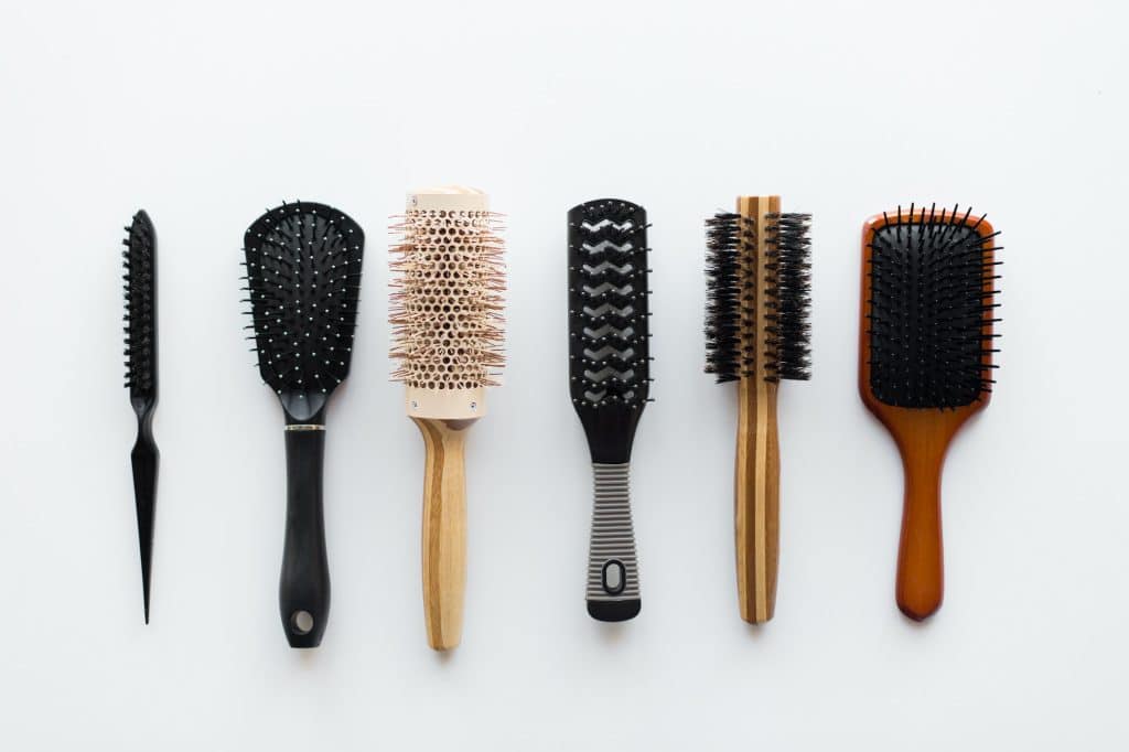 Bien choisir sa brosse à cheveux : une première étape pour une chevelure resplendissante.