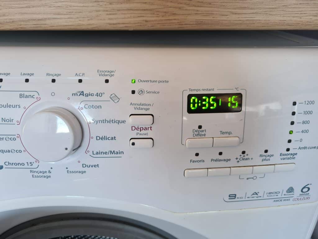 Programme Laine/Main à 15 °C pendant 35 minutes Nettoyer un sac en cuir